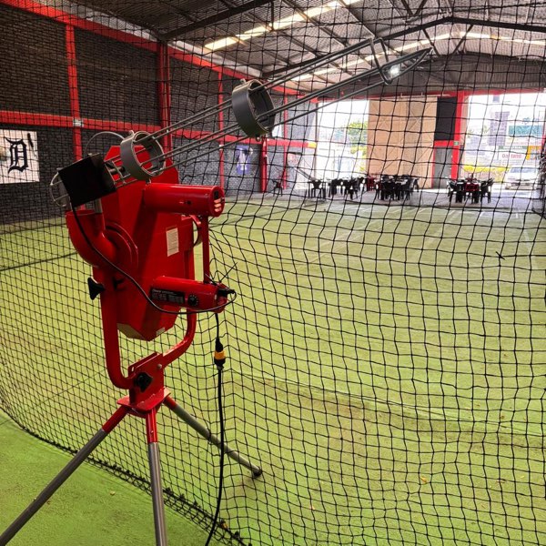 Máquina lanzadora #4, la nueva de 100 MPH